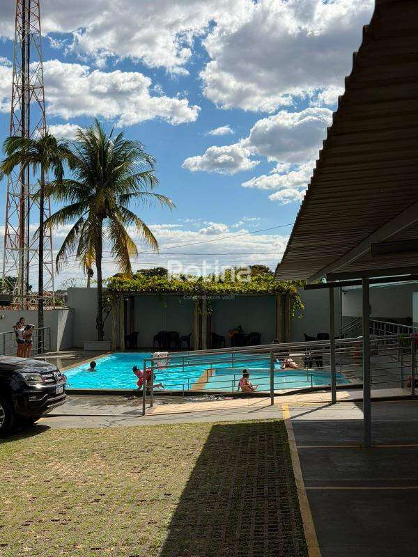 Apartamento à venda, 3 quartos em Uberlândia no bairro Nossa Senhora das Graças no valor de R$ 330.000,00 - Rotina Imobiliária: 