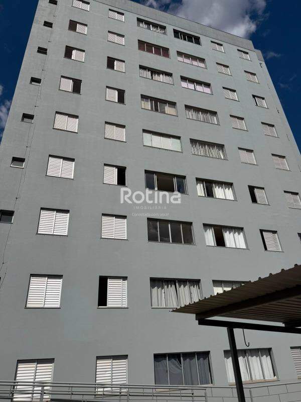 Apartamento à venda, 3 quartos em Uberlândia no bairro Nossa Senhora das Graças no valor de R$ 330.000,00 - Rotina Imobiliária: 
