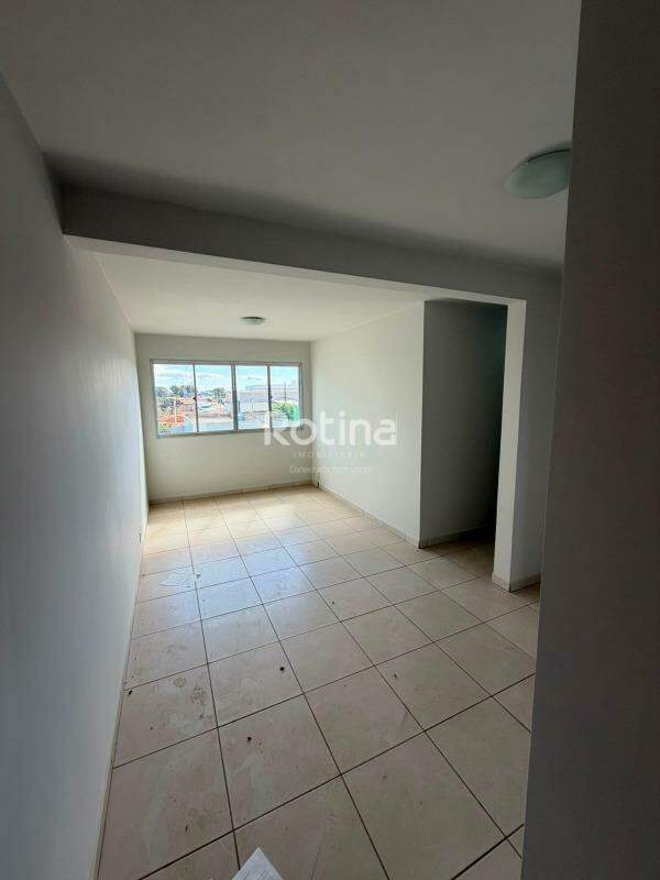 Apartamento à venda, 3 quartos em Uberlândia no bairro Nossa Senhora das Graças no valor de R$ 330.000,00 - Rotina Imobiliária: 