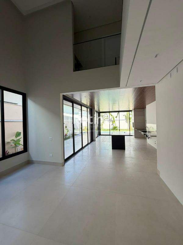 Casa Condomínio Fechado à venda, 4 quartos em Uberlândia no bairro Gávea no valor de R$ 3.300.000,00 - Rotina Imobiliária: 