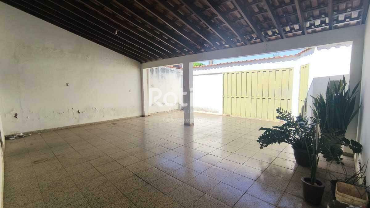 Casa à venda, 5 quartos em Uberlândia no bairro Presidente Roosevelt no valor de R$ 400.000,00 - Rotina Imobiliária: 