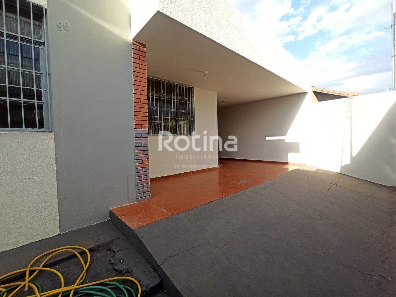 Casa para alugar, 3 quartos em Uberlândia no bairro Brasil no valor de R$ 2.000,00 - Rotina Imobiliária: 