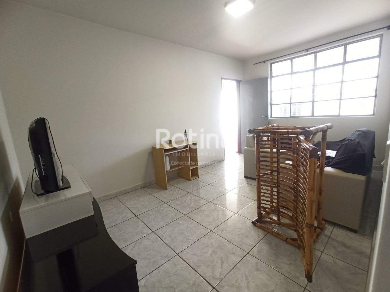 Casa para alugar, 3 quartos em Uberlândia no bairro Brasil no valor de R$ 2.000,00 - Rotina Imobiliária: 