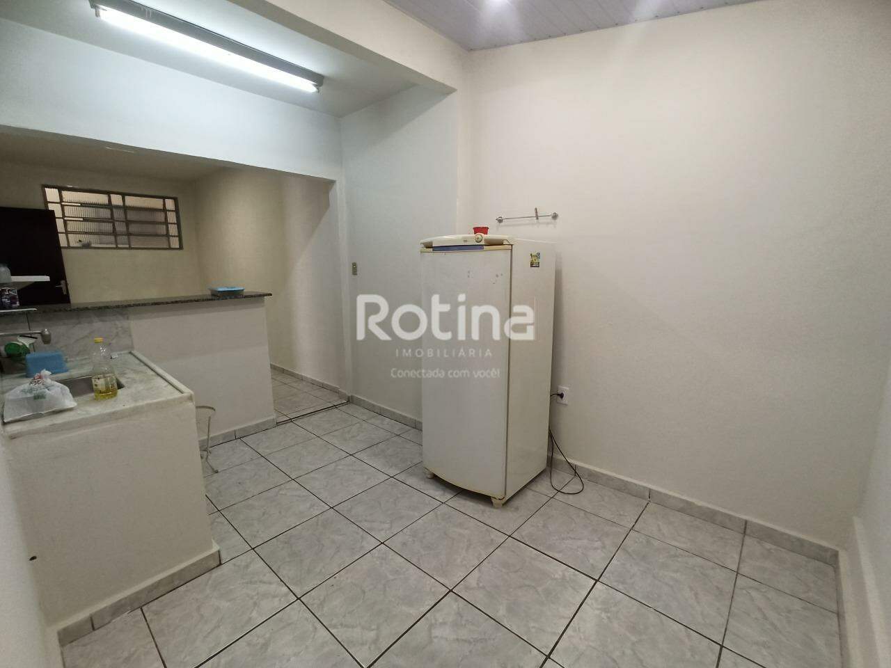 Casa para alugar, 3 quartos em Uberlândia no bairro Brasil no valor de R$ 2.000,00 - Rotina Imobiliária: 