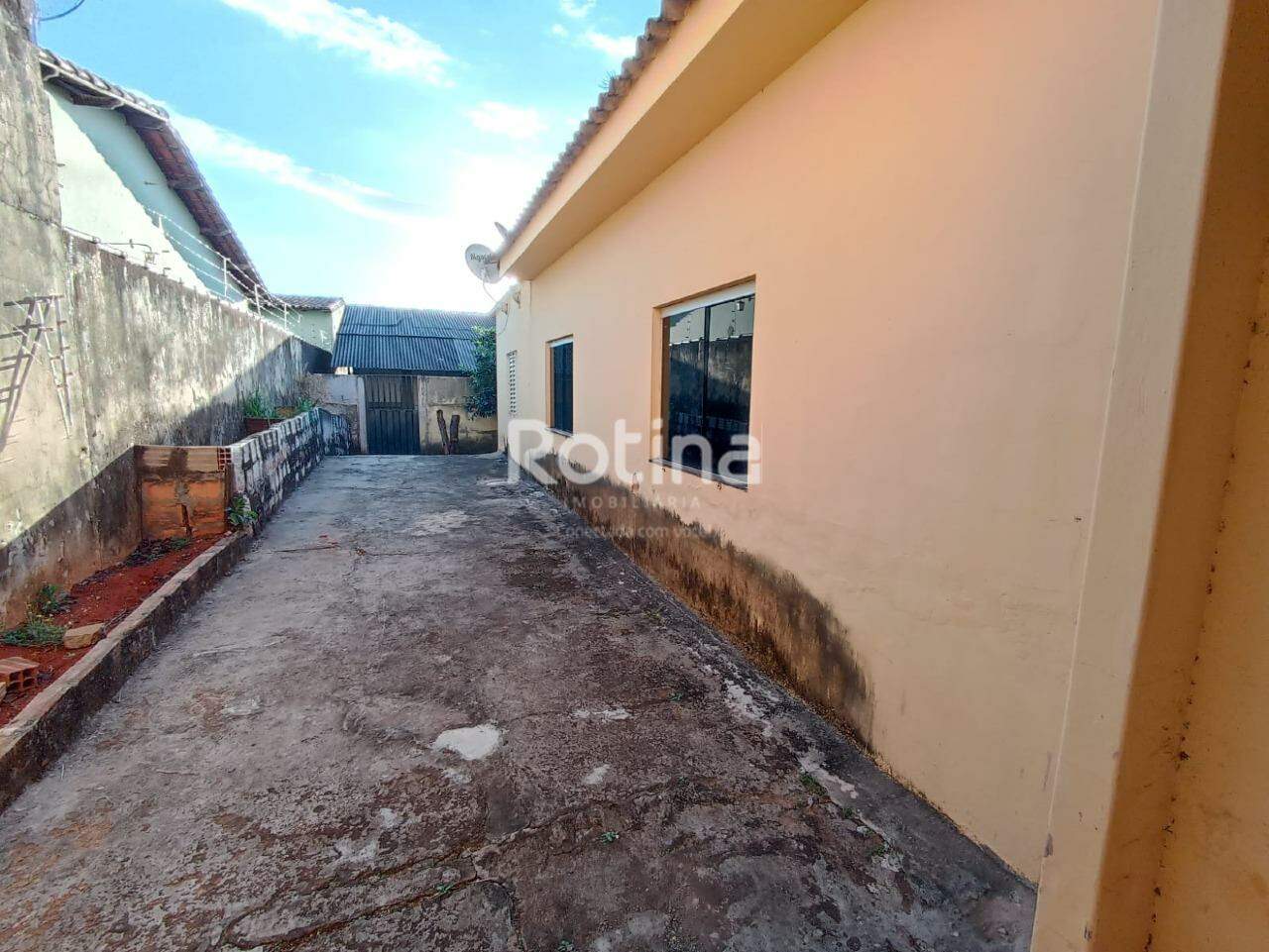 Casa à venda, 3 quartos em Uberlândia no bairro Santa Mônica no valor de R$ 650.000,00 - Rotina Imobiliária: 