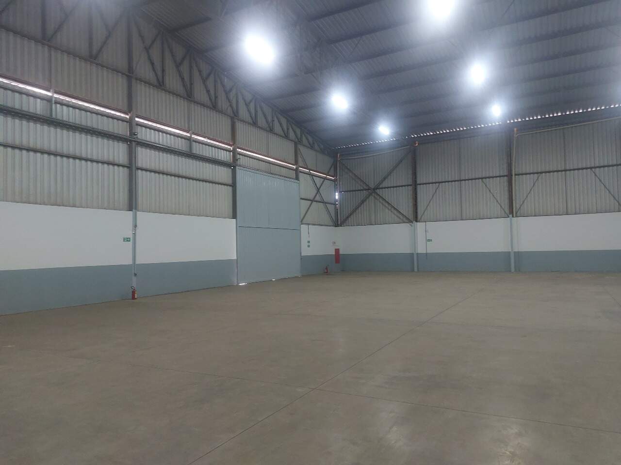 Galpão para alugar, em Uberlândia no bairro Distrito Industrial no valor de R$ 18.000,00 - Rotina Imobiliária: 