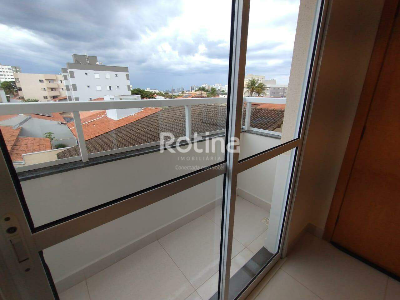 Apartamento para alugar, 2 quartos em Uberlândia no bairro Santa Mônica no valor de R$ 2.300,00 - Rotina Imobiliária: 
