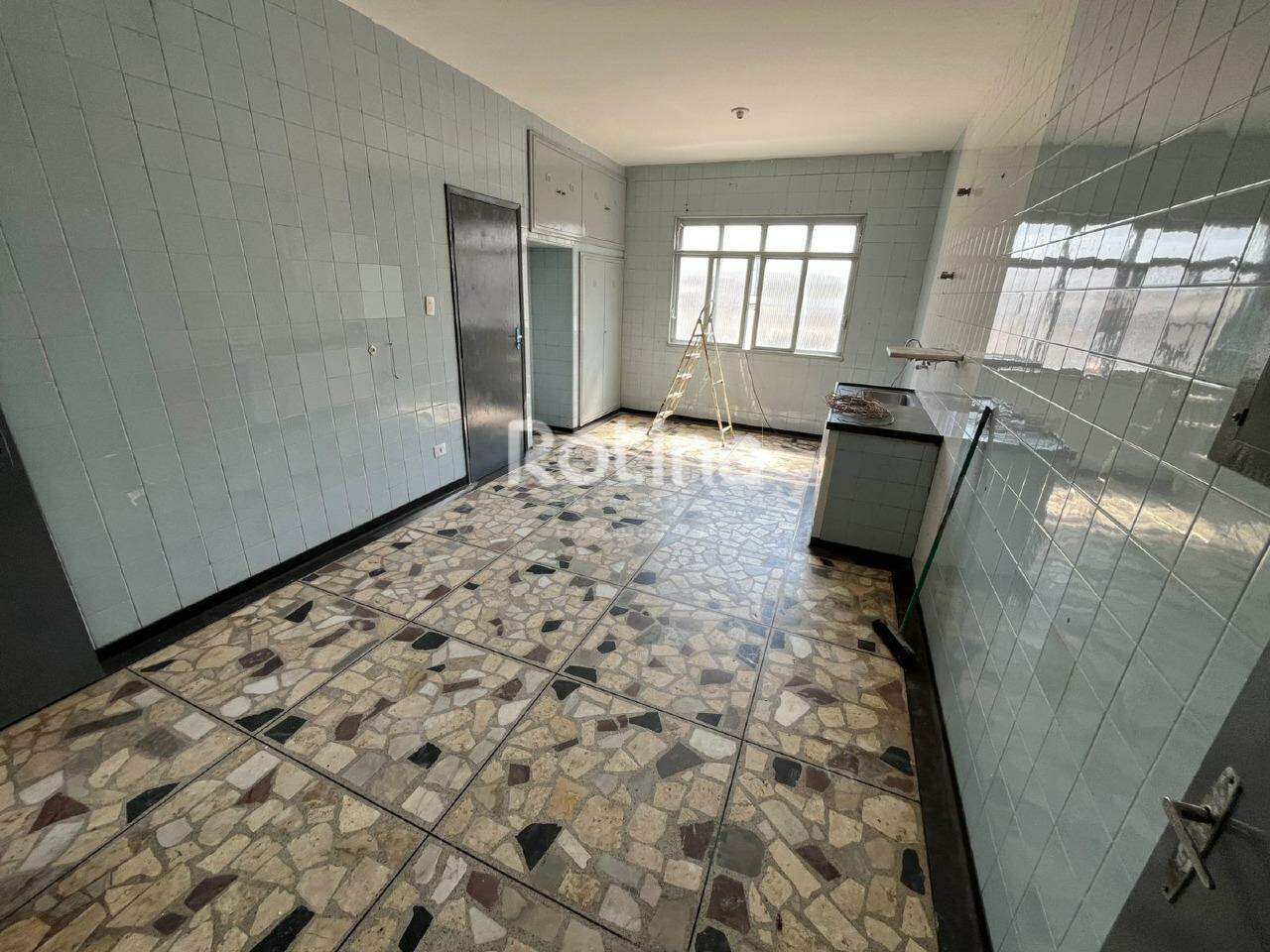 Apartamento para alugar, 3 quartos em Uberlândia no bairro Brasil no valor de R$ 2.200,00 - Rotina Imobiliária: 
