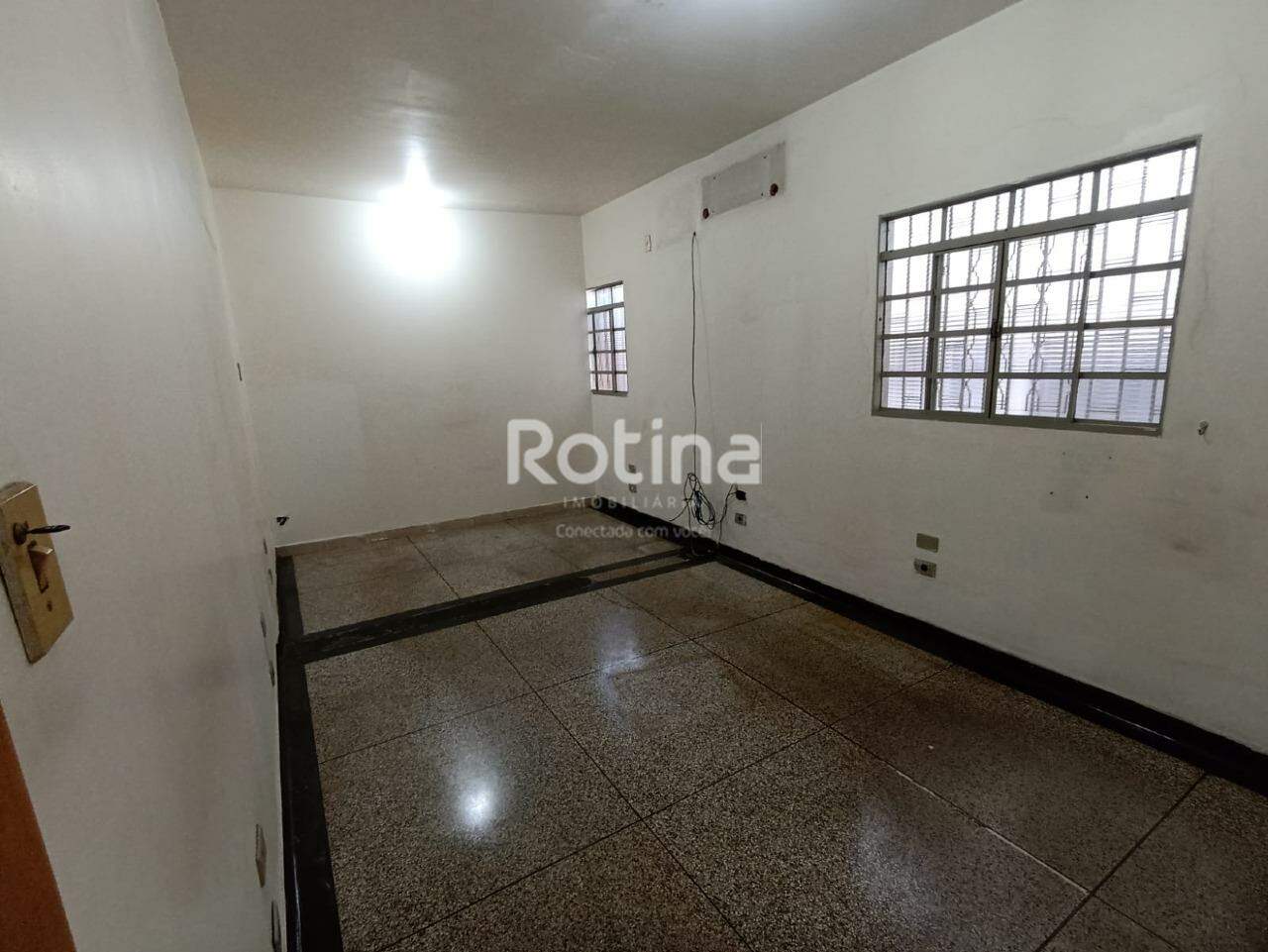 Casa Comercial à venda, em Uberlândia no bairro Custódio Pereira no valor de R$ 600.000,00 - Rotina Imobiliária: 