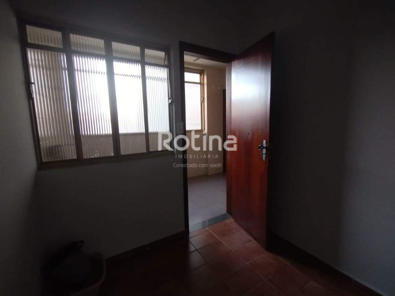 Apartamento para alugar, 3 quartos em Uberlândia no bairro Nossa Senhora Aparecida no valor de R$ 2.500,00 - Rotina Imobiliária: 