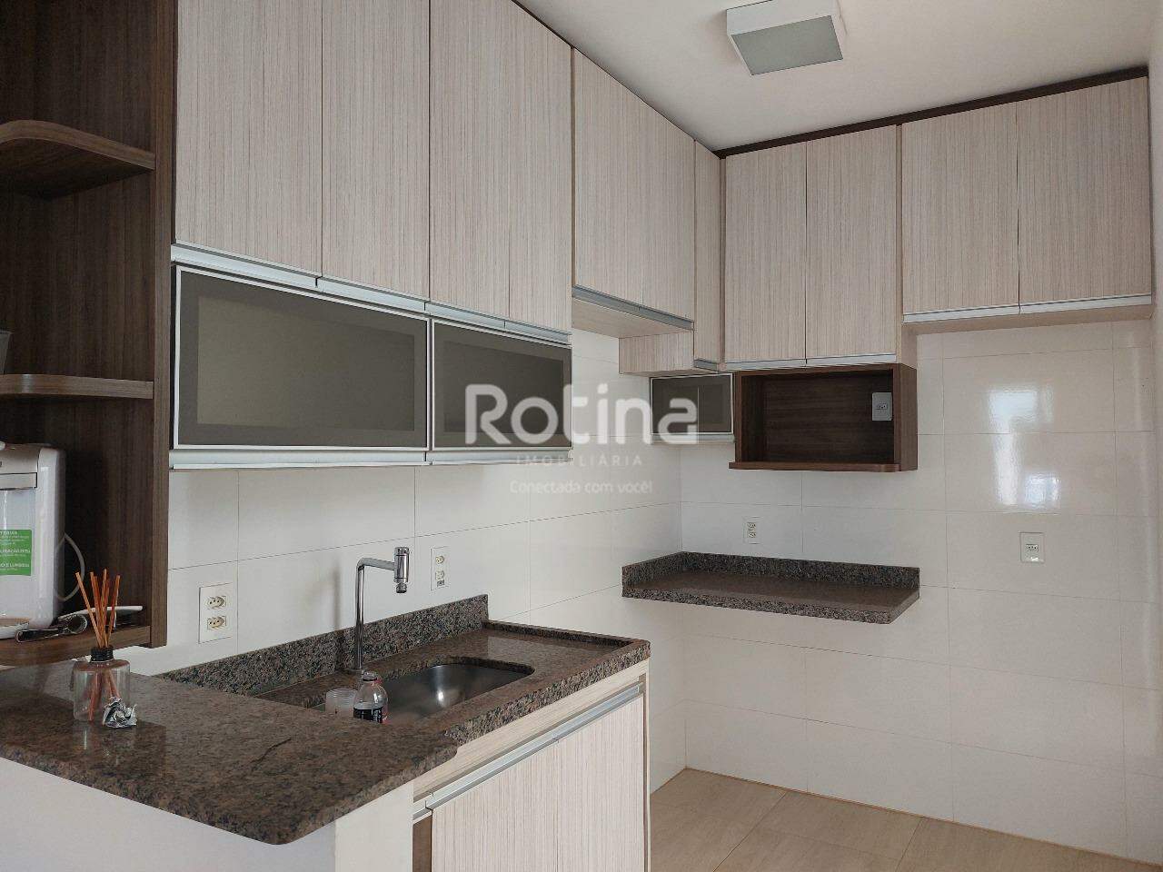 Casa Condomínio Fechado para alugar, 2 quartos em Uberlândia no bairro Novo Mundo no valor de R$ 2.000,00 - Rotina Imobiliária: 