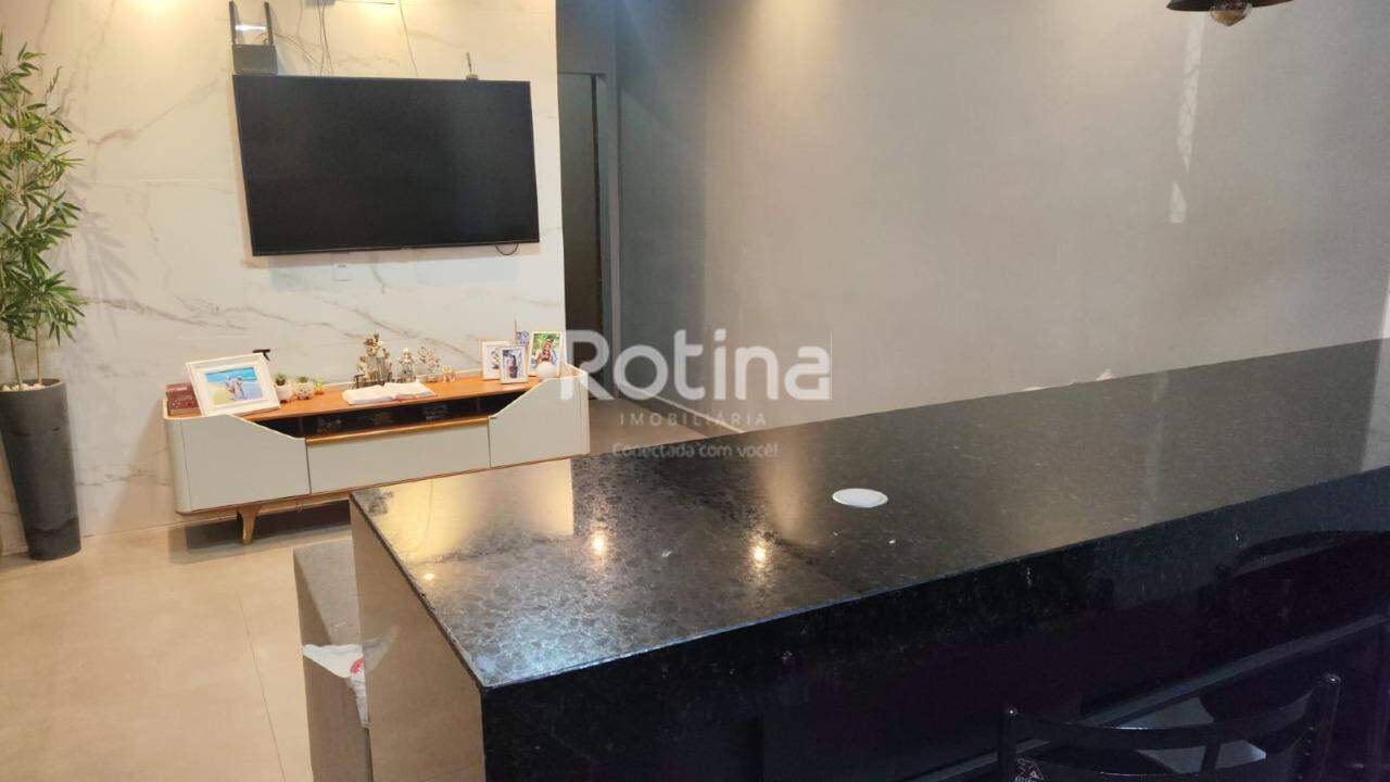 Casa para alugar, 3 quartos em Uberlândia no bairro Minas Gerais no valor de R$ 2.500,00 - Rotina Imobiliária: 