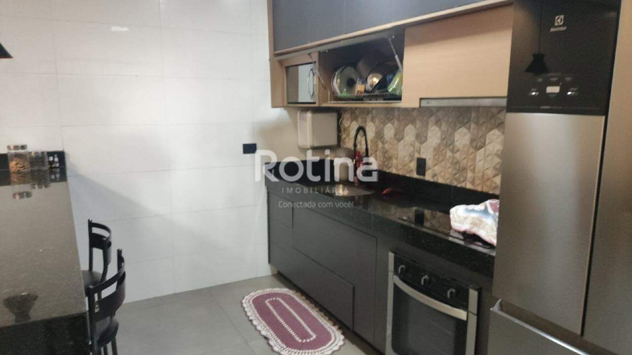 Casa para alugar, 3 quartos em Uberlândia no bairro Minas Gerais no valor de R$ 2.500,00 - Rotina Imobiliária: 