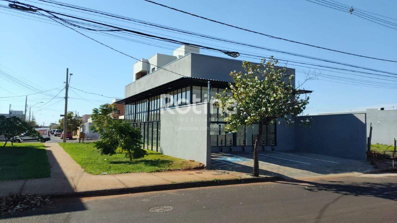 Loja para alugar, em Uberlândia no bairro Novo Mundo no valor de R$ 3.500,00 - Rotina Imobiliária: 