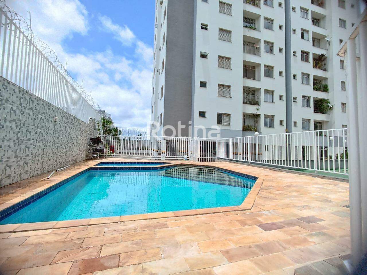 Apartamento para alugar, 3 quartos em Uberlândia no bairro Brasil no valor de R$ 2.300,00 - Rotina Imobiliária: 
