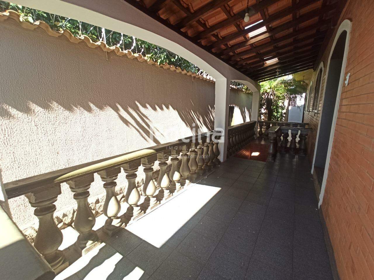 Casa para alugar, 4 quartos em Uberlândia no bairro Tabajaras no valor de R$ 6.500,00 - Rotina Imobiliária: 