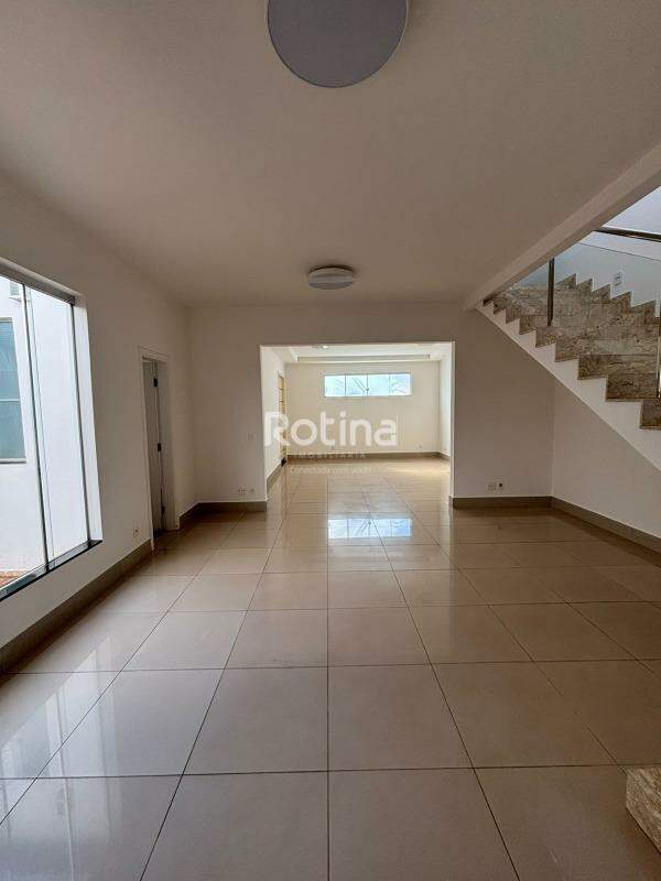 Casa Condomínio Fechado para alugar, 3 quartos em Uberlândia no bairro Alto Umuarama no valor de R$ 4.900,00 - Rotina Imobiliária: 