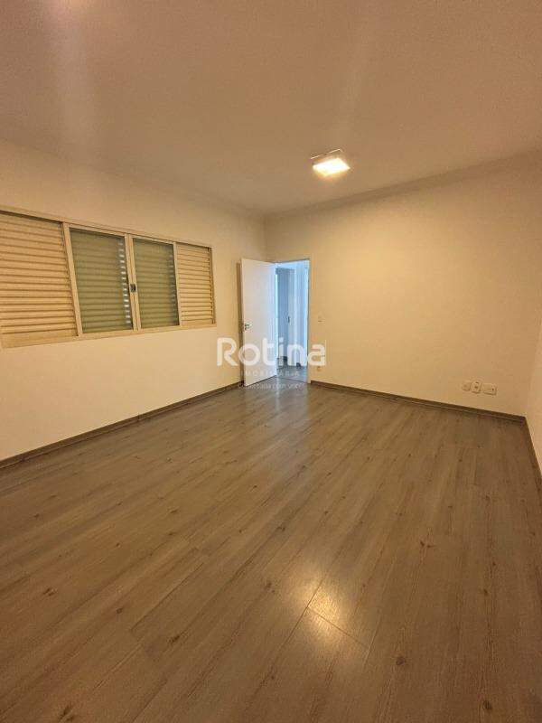 Casa Condomínio Fechado para alugar, 3 quartos em Uberlândia no bairro Alto Umuarama no valor de R$ 4.900,00 - Rotina Imobiliária: 