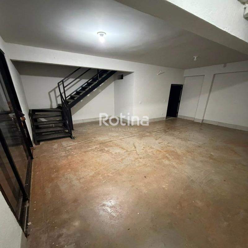 Casa para alugar, 4 quartos em Uberlândia no bairro Chácaras Parque Maravilha no valor de R$ 2.000,00 - Rotina Imobiliária: 