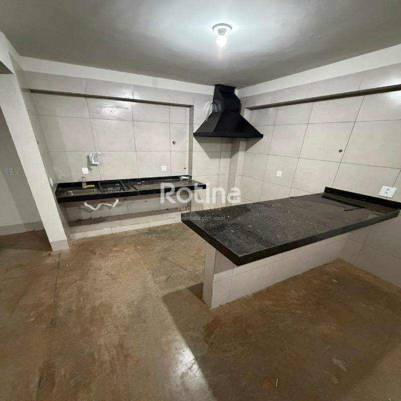Casa para alugar, 4 quartos em Uberlândia no bairro Chácaras Parque Maravilha no valor de R$ 2.000,00 - Rotina Imobiliária: 