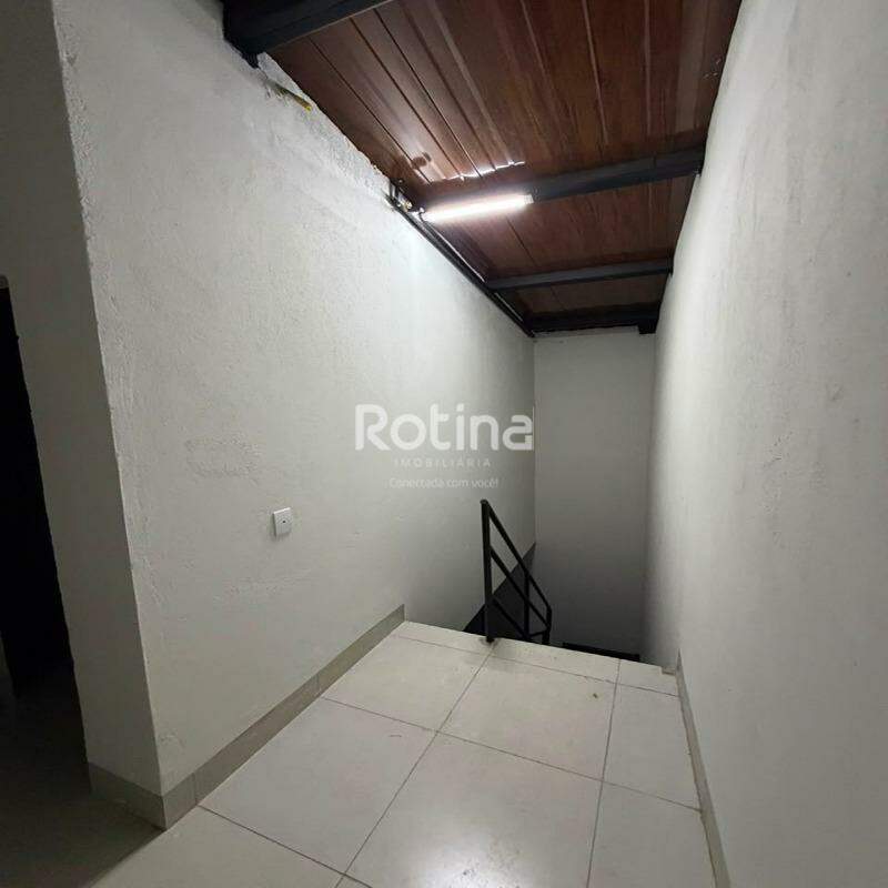 Casa para alugar, 4 quartos em Uberlândia no bairro Chácaras Parque Maravilha no valor de R$ 2.000,00 - Rotina Imobiliária: 