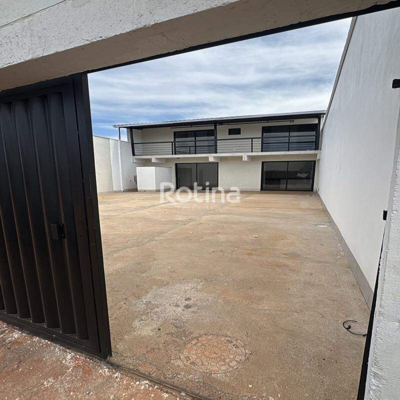 Casa para alugar, 4 quartos em Uberlândia no bairro Chácaras Parque Maravilha no valor de R$ 2.000,00 - Rotina Imobiliária: 