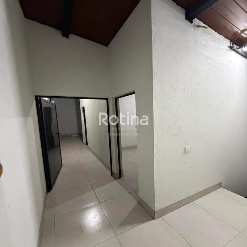 Casa para alugar, 4 quartos em Uberlândia no bairro Chácaras Parque Maravilha no valor de R$ 2.000,00 - Rotina Imobiliária: 