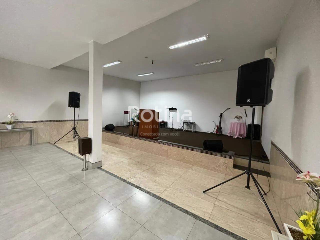 Comercial para alugar, em Uberlândia no bairro São Jorge no valor de R$ 4.000,00 - Rotina Imobiliária: 