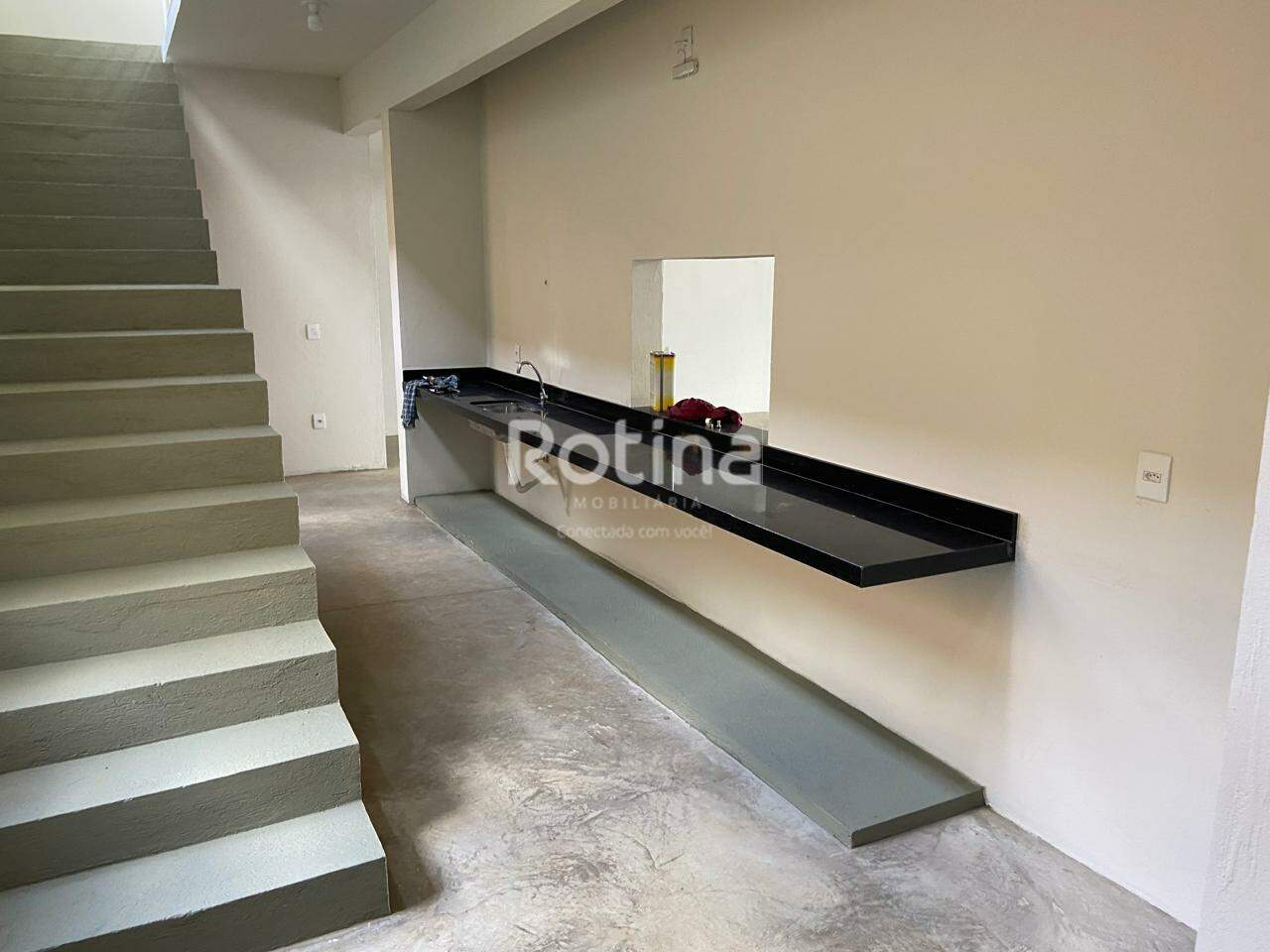 Galpão para alugar, em Uberlândia no bairro Granada no valor de R$ 6.500,00 - Rotina Imobiliária: 