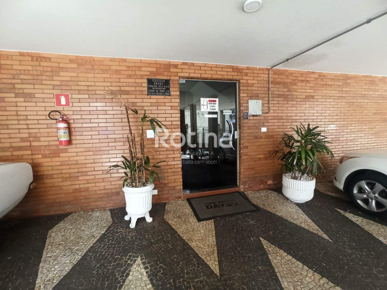 Apartamento para alugar, 3 quartos em Uberlândia no bairro Centro no valor de R$ 2.000,00 - Rotina Imobiliária: 