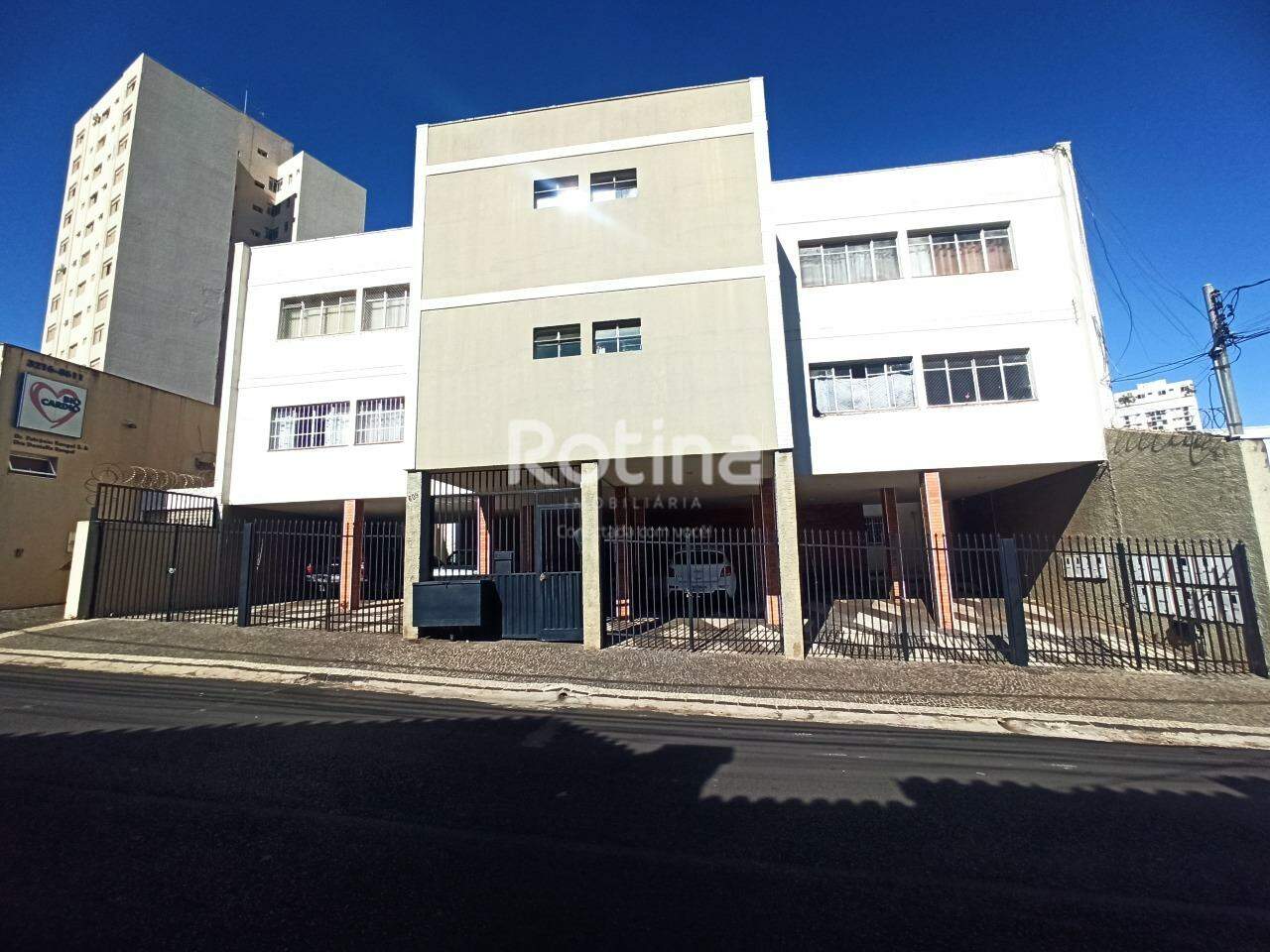 Apartamento para alugar, 3 quartos em Uberlândia no bairro Centro no valor de R$ 2.000,00 - Rotina Imobiliária: 