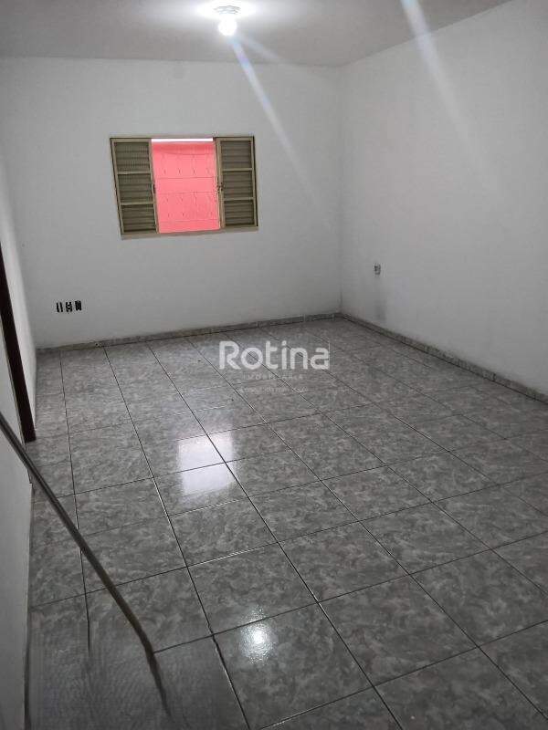 Casa para alugar, 3 quartos em Uberlândia no bairro Planalto no valor de R$ 2.200,00 - Rotina Imobiliária: 