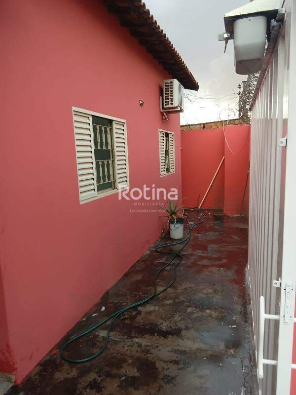 Casa para alugar, 3 quartos em Uberlândia no bairro Planalto no valor de R$ 2.200,00 - Rotina Imobiliária: 