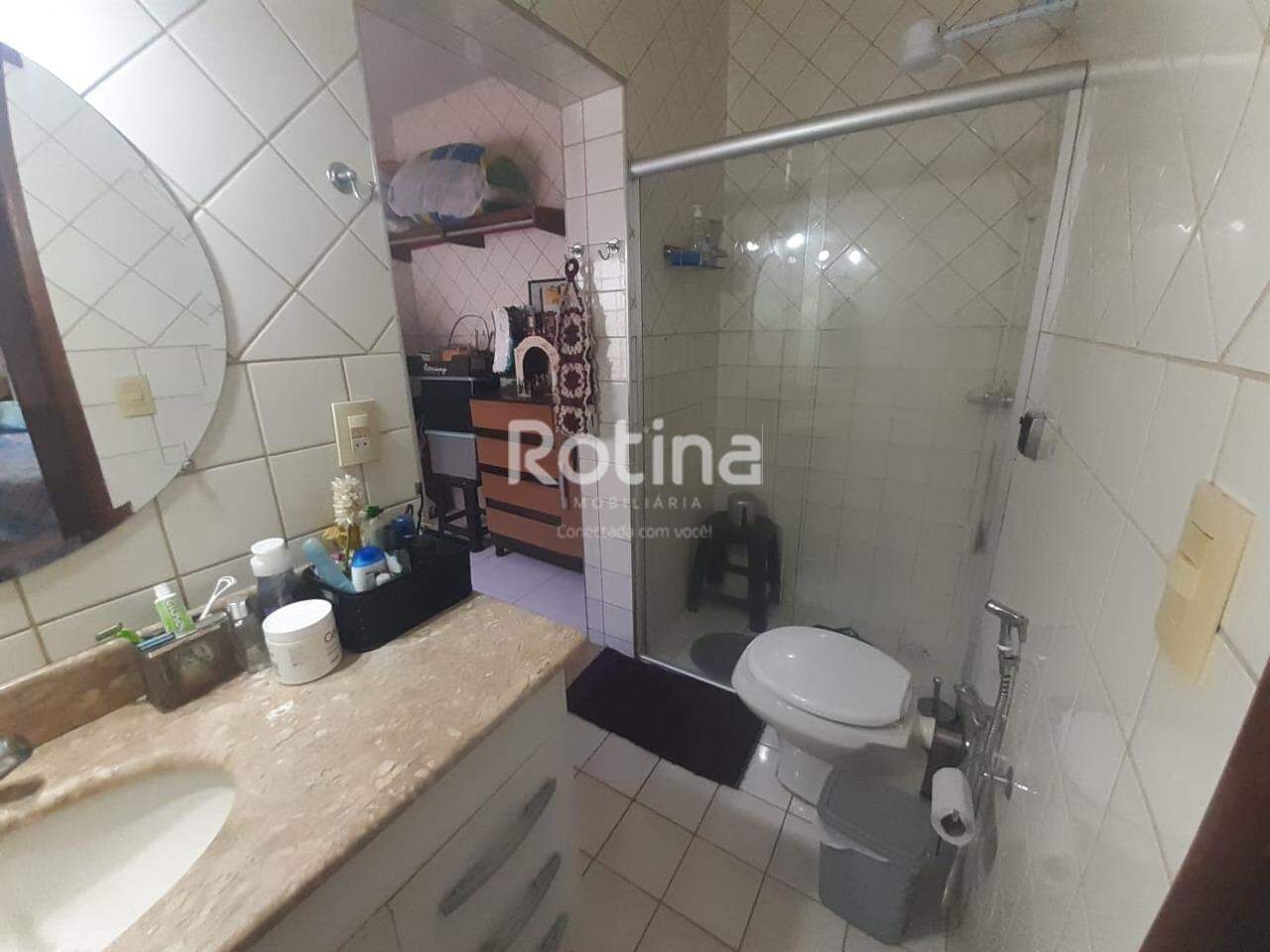 Casa à venda, 3 quartos em Uberlândia no bairro Jardim Karaíba no valor de R$ 800.000,00 - Rotina Imobiliária: 