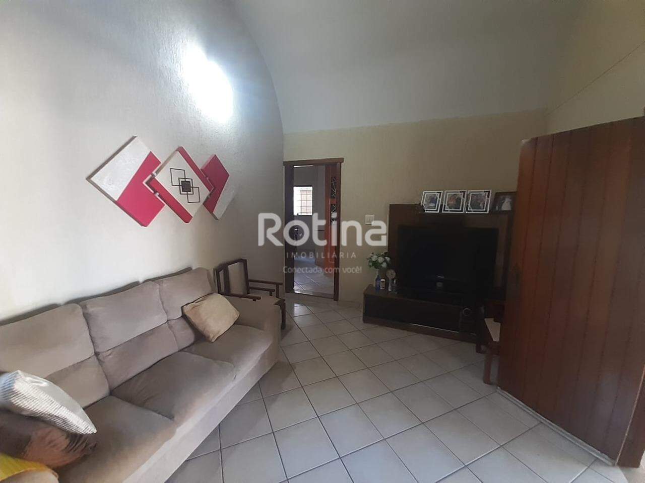 Casa à venda, 3 quartos em Uberlândia no bairro Jardim Karaíba no valor de R$ 800.000,00 - Rotina Imobiliária: 