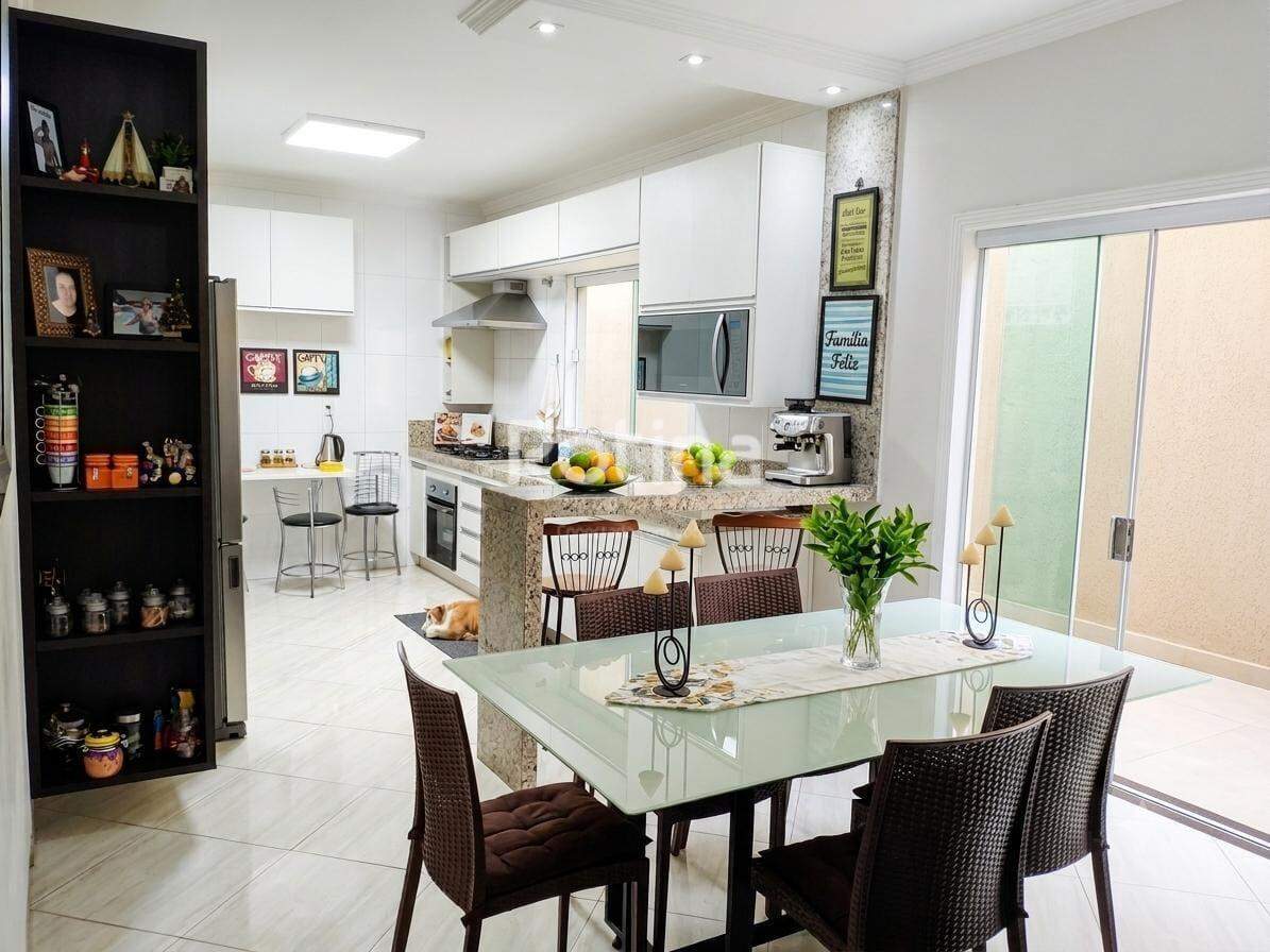 Casa à venda, 3 quartos em Uberlândia no bairro Presidente Roosevelt no valor de R$ 690.000,00 - Rotina Imobiliária: 
