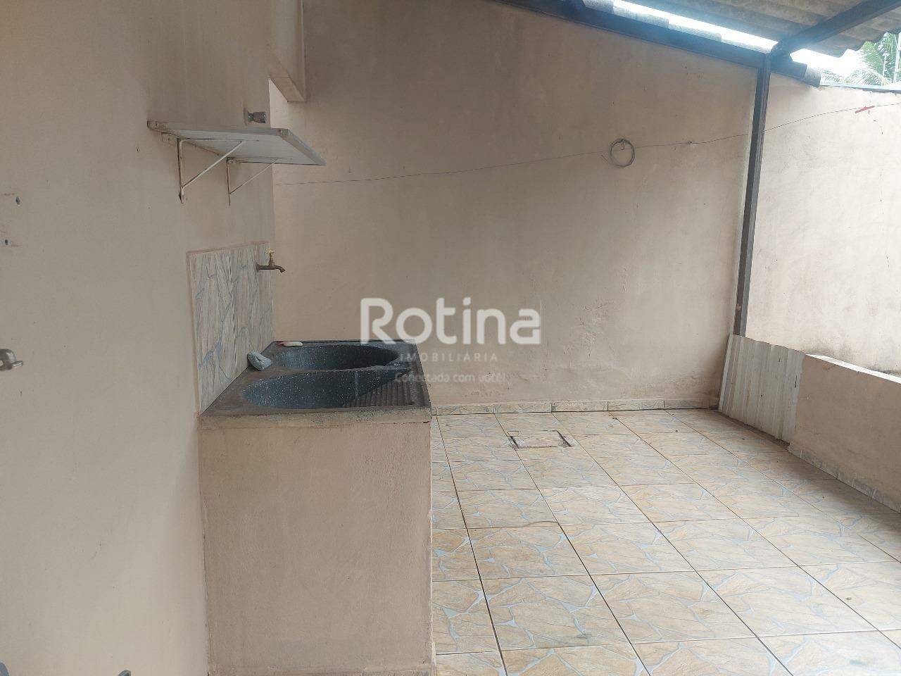 Casa para alugar, em Uberlândia no bairro Jardim das Palmeiras no valor de R$ 2.000,00 - Rotina Imobiliária: 