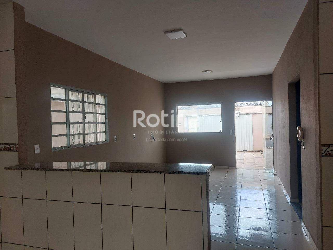 Casa para alugar, em Uberlândia no bairro Jardim das Palmeiras no valor de R$ 2.000,00 - Rotina Imobiliária: 