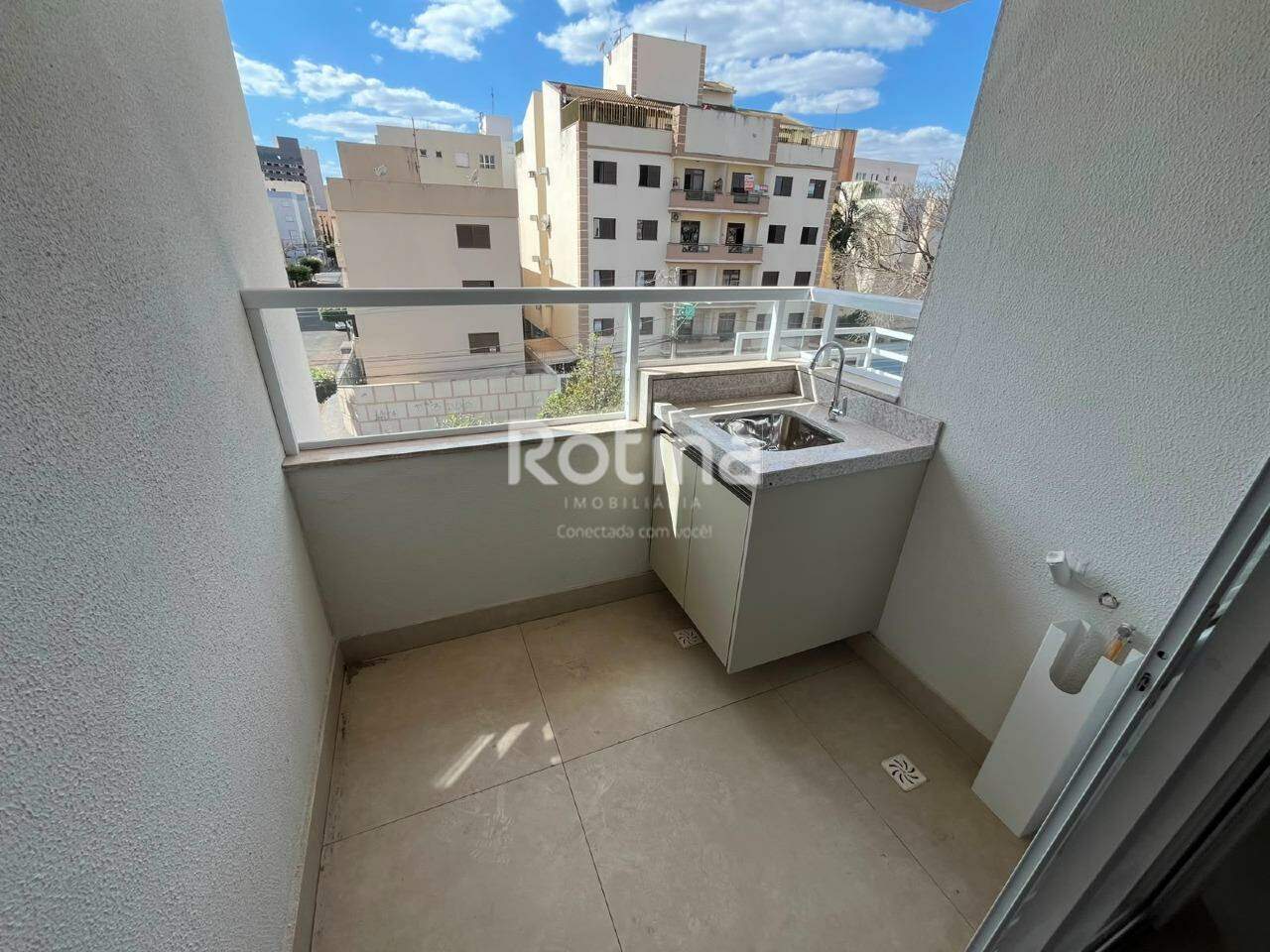 Apartamento para alugar, 1 quarto em Uberlândia no bairro Santa Mônica no valor de R$ 2.600,00 - Rotina Imobiliária: 