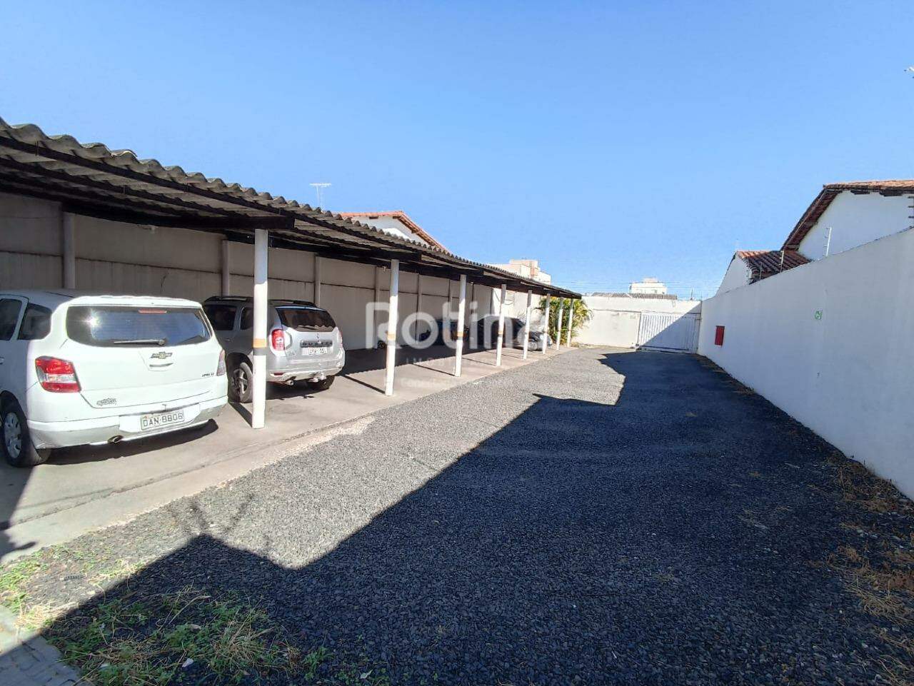Apartamento à venda, 3 quartos em Uberlândia no bairro Santa Mônica no valor de R$ 380.000,00 - Rotina Imobiliária: 