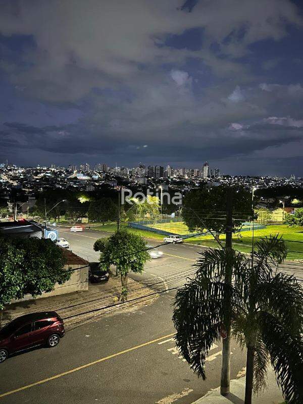Apartamento para alugar, 2 quartos em Uberlândia no bairro Jaraguá no valor de R$ 2.300,00 - Rotina Imobiliária: 