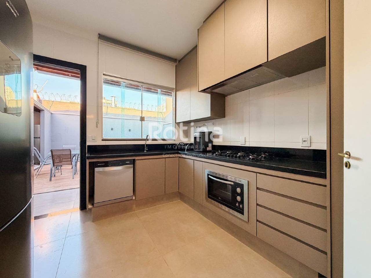 Casa Condomínio Fechado à venda, 3 quartos em Uberlândia no bairro Jardim Inconfidência no valor de R$ 1.650.000,00 - Rotina Imobiliária: 