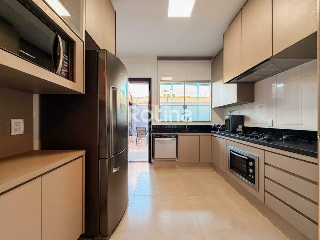 Casa Condomínio Fechado à venda, 3 quartos em Uberlândia no bairro Jardim Inconfidência no valor de R$ 1.650.000,00 - Rotina Imobiliária: 