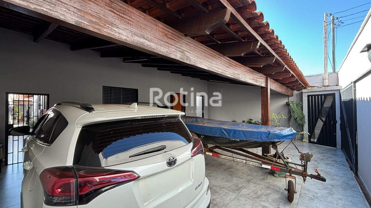 Casa à venda, 4 quartos em Uberlândia no bairro Segismundo Pereira no valor de R$ 800.000,00 - Rotina Imobiliária: Garagem Ampla 