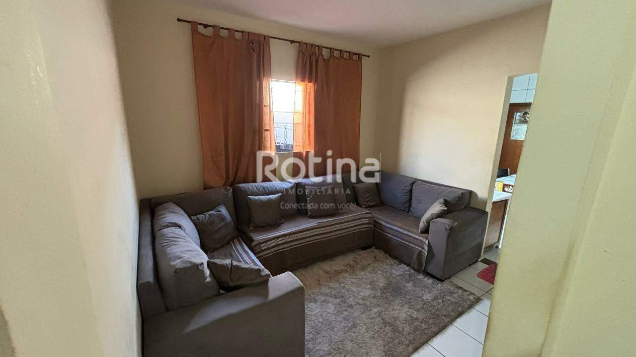 Casa à venda, 4 quartos em Uberlândia no bairro Segismundo Pereira no valor de R$ 800.000,00 - Rotina Imobiliária: Sala de TV