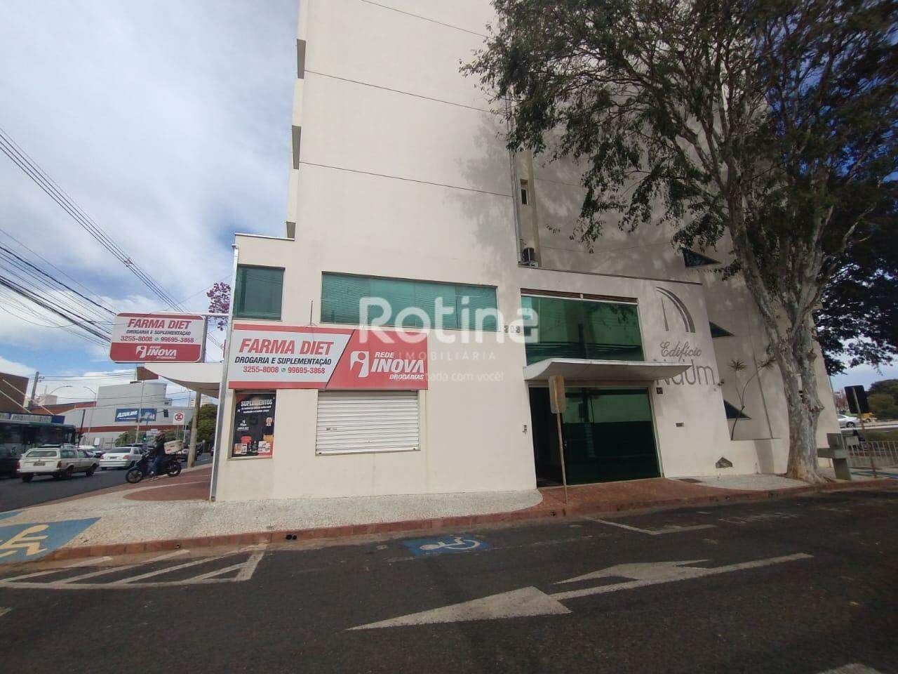 Sala para alugar, em Uberlândia no bairro Centro no valor de R$ 1.200,00 - Rotina Imobiliária: 