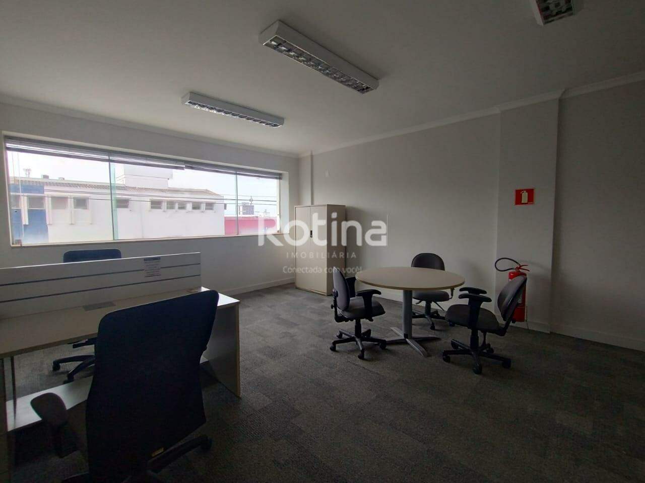 Sala para alugar, em Uberlândia no bairro Centro no valor de R$ 1.200,00 - Rotina Imobiliária: 
