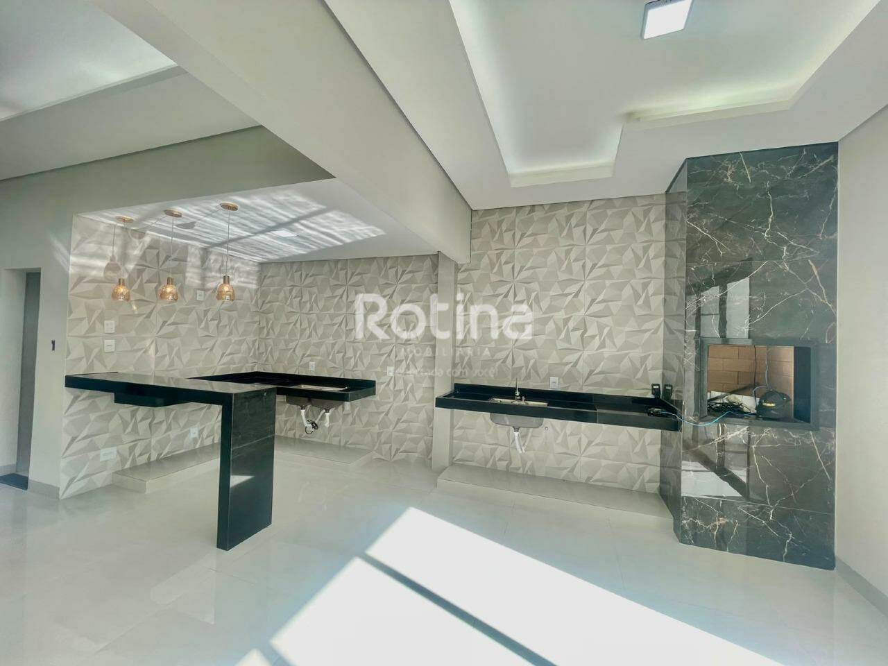 Casa à venda, 3 quartos em Uberlândia no bairro Alto Umuarama no valor de R$ 690.000,00 - Rotina Imobiliária: 