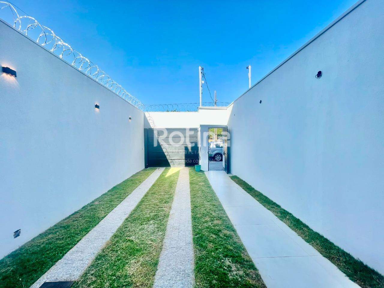 Casa à venda, 3 quartos em Uberlândia no bairro Alto Umuarama no valor de R$ 690.000,00 - Rotina Imobiliária: 