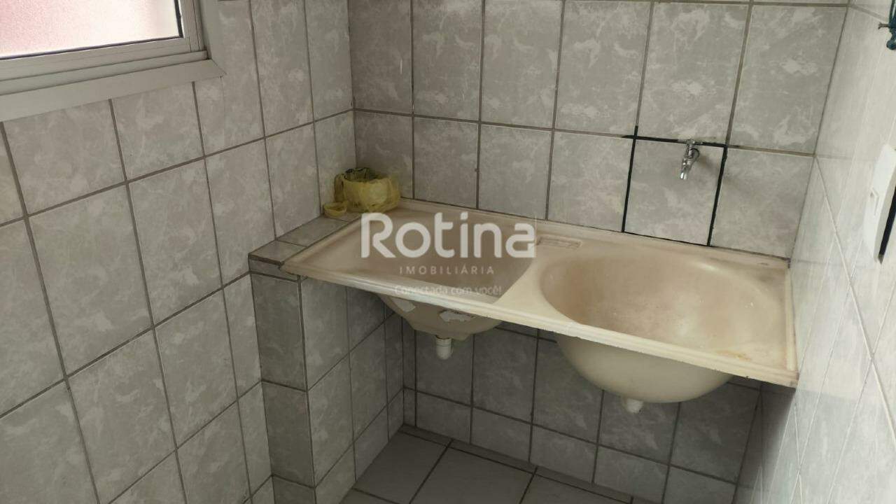Apartamento para alugar, 3 quartos em Uberlândia no bairro Santa Mônica no valor de R$ 2.500,00 - Rotina Imobiliária: 